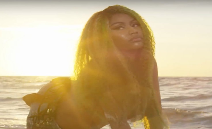 آريانا غراندي ونيكي ميناج في كليب جديد معاً